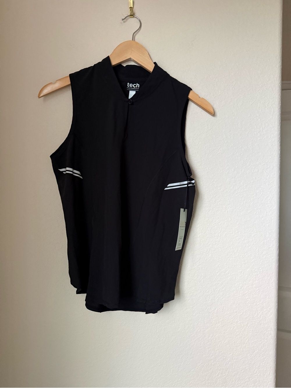 Lucky in Love Tech Performance Tank Size Small BNWT